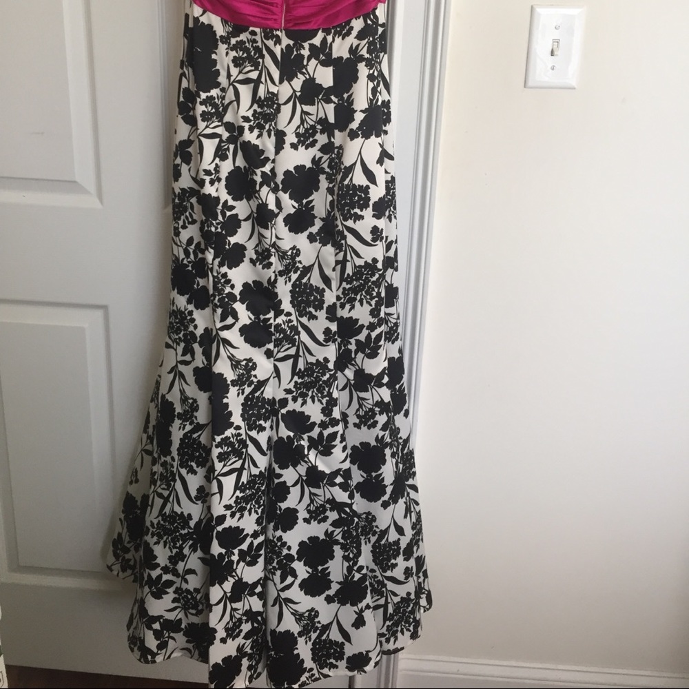 Cache Dress - Picture 2 of 8